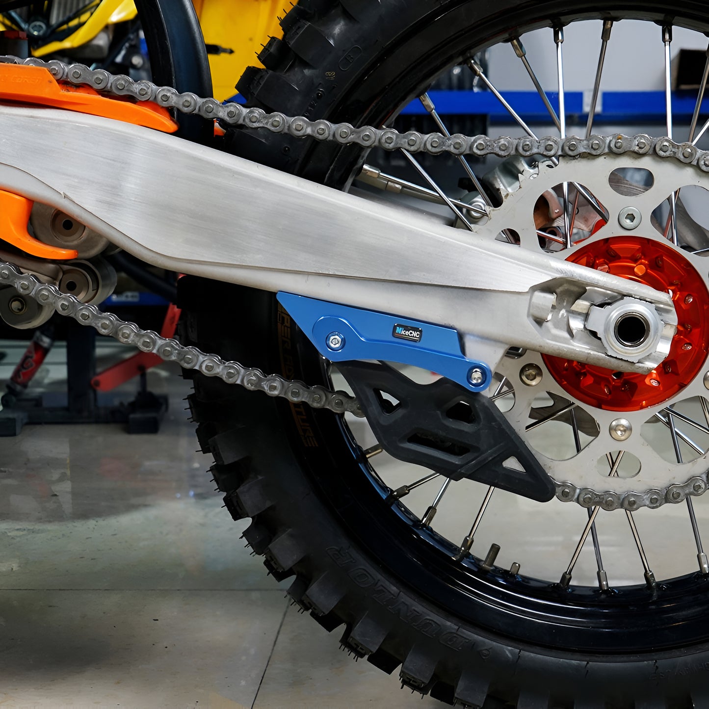 Swingarm Guard / Protector